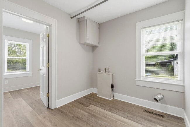 Building Photo - 3 Bedroom | 2 Bathroom | Springfield MO