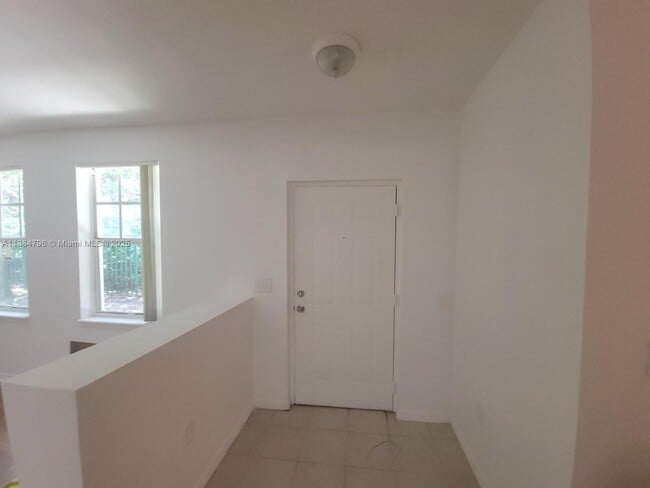 Building Photo - 6728 W Sample Rd