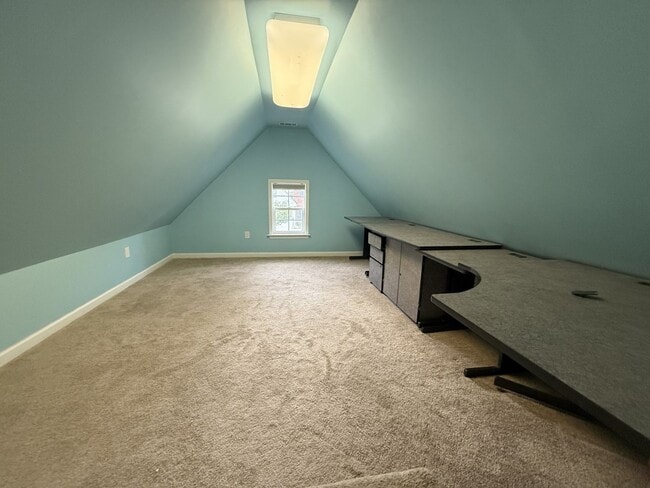 Building Photo - Spacious 5-Bedroom, 3-Bath Home with Exceptional Outdoor Living