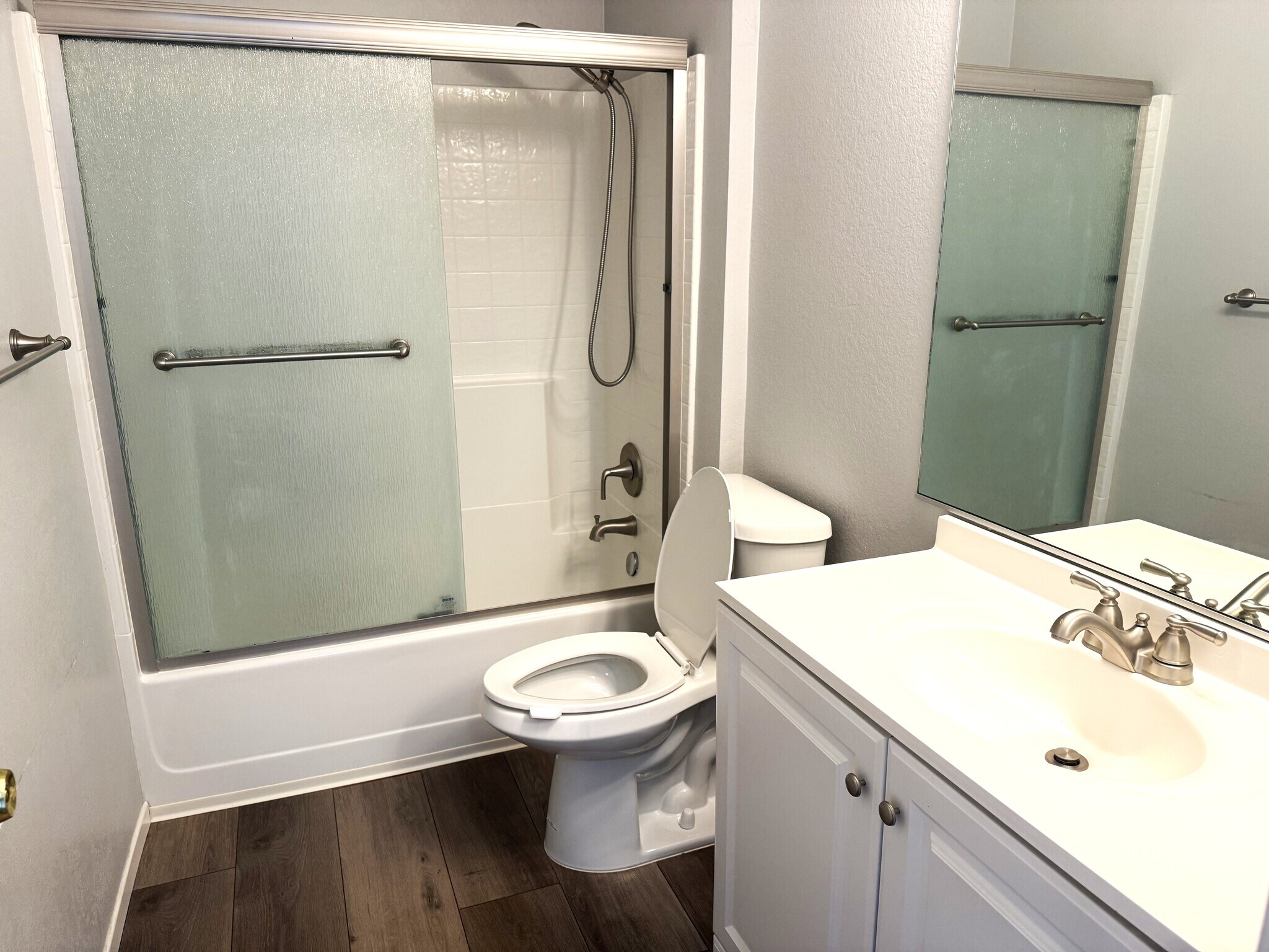 Building Photo - 10885 Walnut St