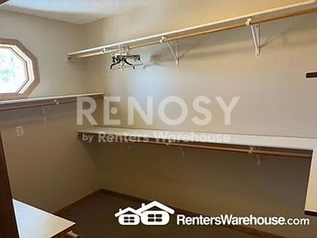 Building Photo - Available June 1st 6 Bedroom 4 Bath Single Family Home in Oakdale