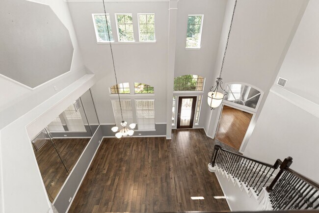 Building Photo - Magnificent Corner-Lot Retreat with Pool &...