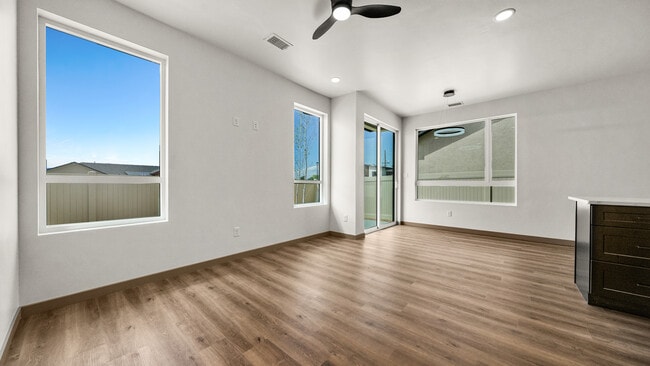 Building Photo - 367 Toms Cyn Dr