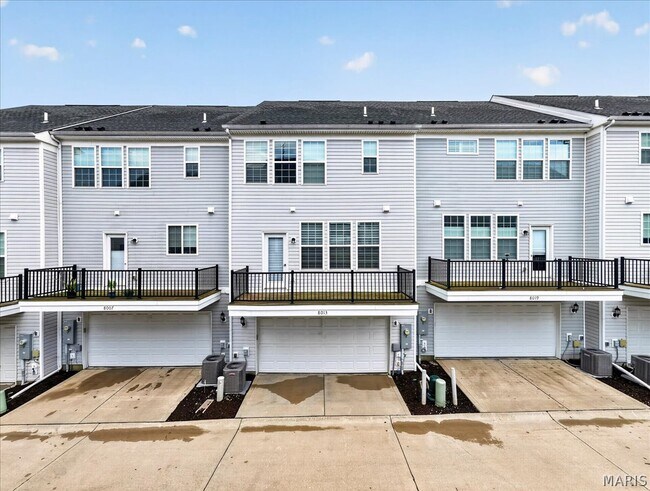 Building Photo - 8013 Central Park Dr