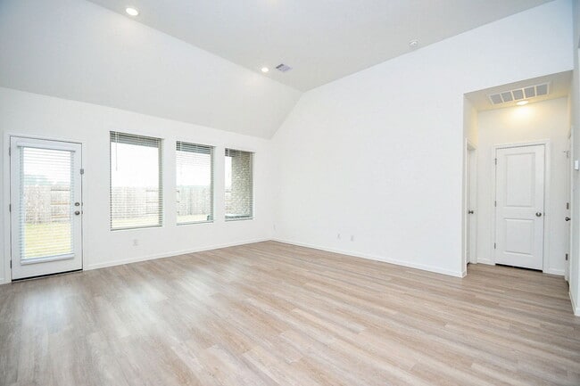Building Photo - 28722 Mount Bonnell Dr
