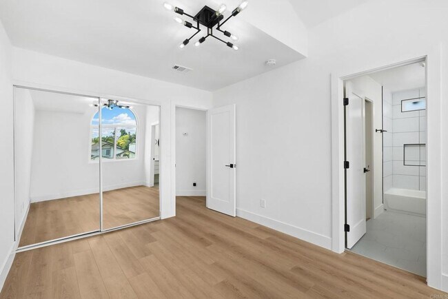 Building Photo - Furnished Oceanside Home - 3 Bedroom 2-1/2 Bathroom - Renovated