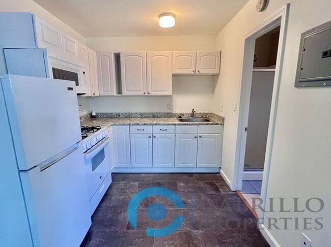 Building Photo - 1580 Parrot St