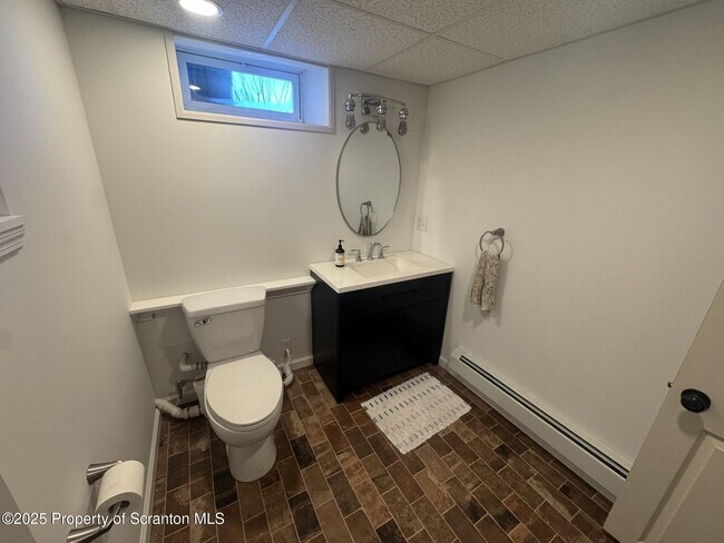 Building Photo - 910 Bernard Ave