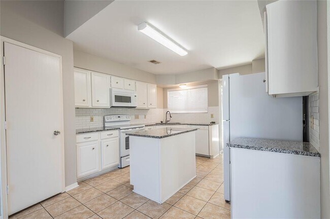 Building Photo - 14232 Reissen Ln