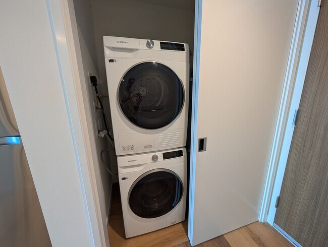 Building Photo - The Park on Keeaumoku brand new studio apartment