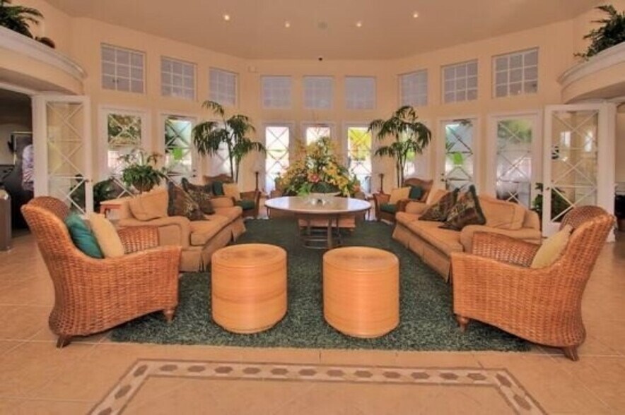 Building Photo - 8167 Fan Palm Way