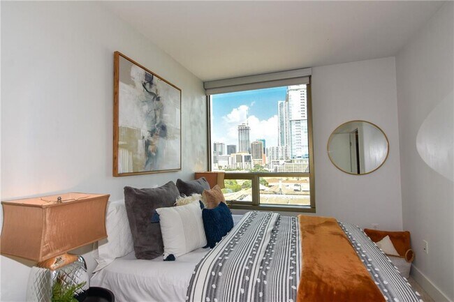 Building Photo - 300 Bowie St