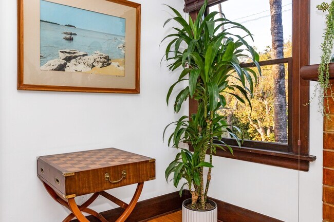 Living - 5850 Foothill Dr