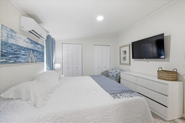 Building Photo - 851 Arapaho