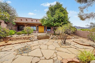 Building Photo - 9202 E Rimrock Dr