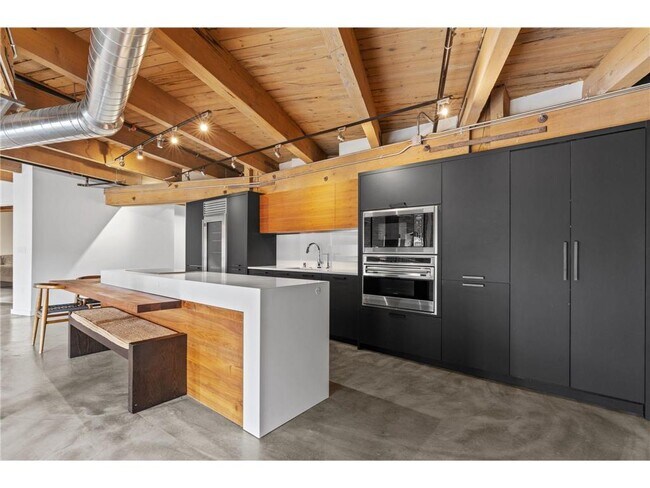 Building Photo - 404 N Washington Ave