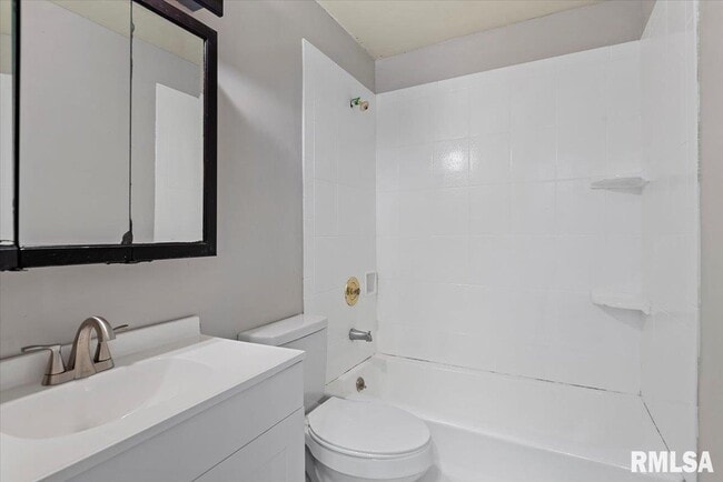 Building Photo - 400 Lexington Heights Dr