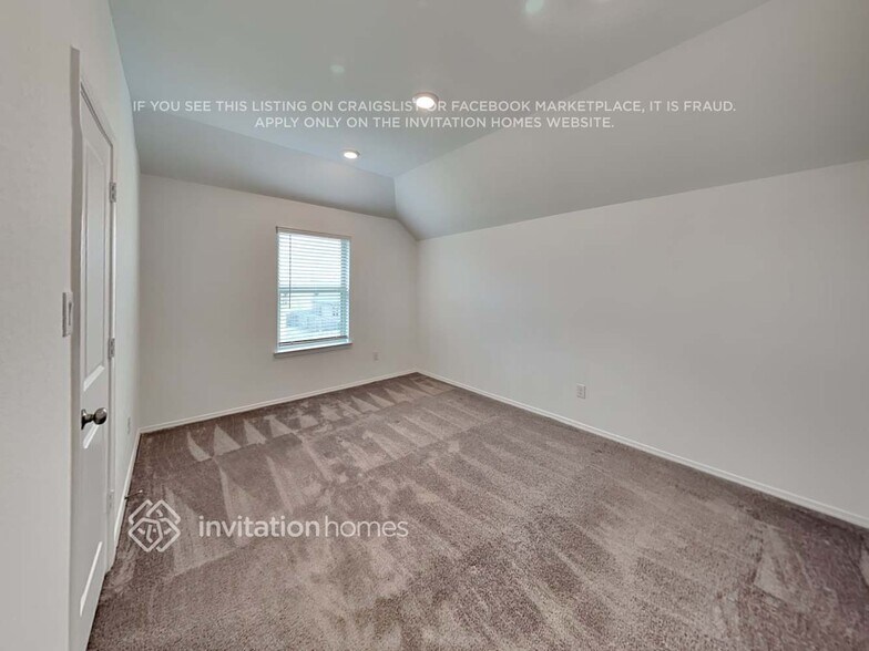 Building Photo - 752 Scenic Lake Dr