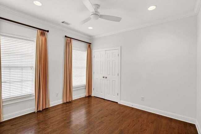 Building Photo - 16 Conifer Cir NE