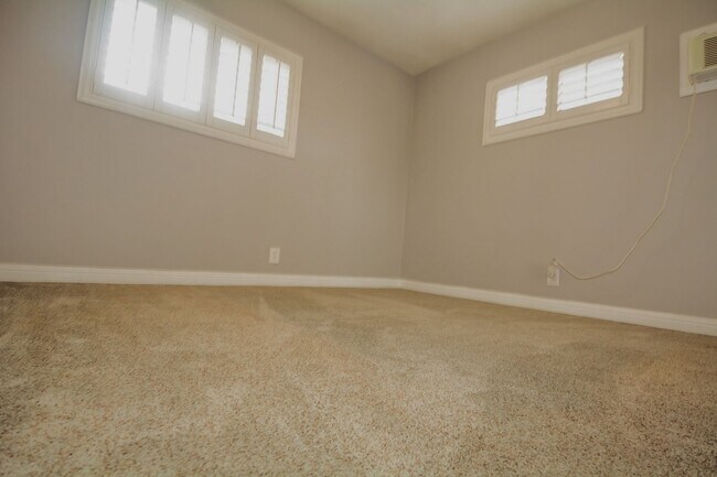 Building Photo - 11433 Littchen St