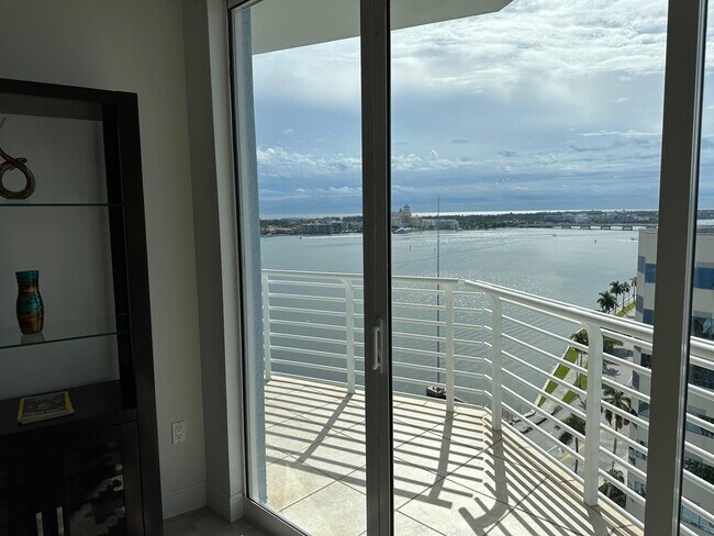 Building Photo - 1551 N Flagler Dr