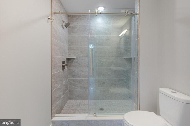 Building Photo - 2344 W Seybert St