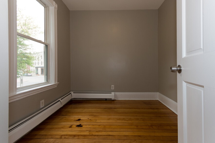 Building Photo - 22 Highland Ave
