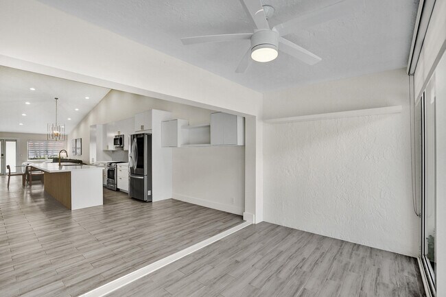 Building Photo - 11175 Jasmine Hill Cir