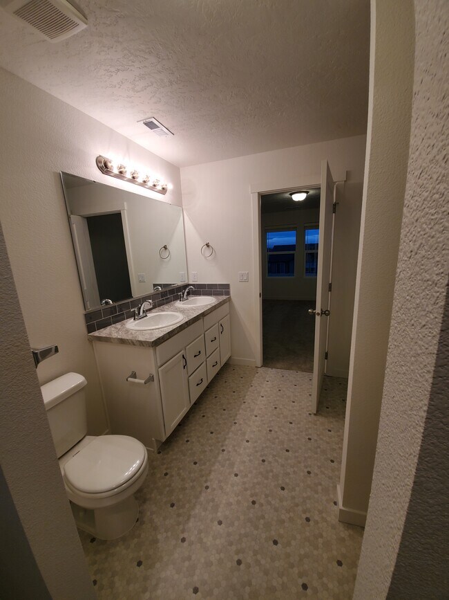 Master Bath - 17761 Jackson Ridge Way