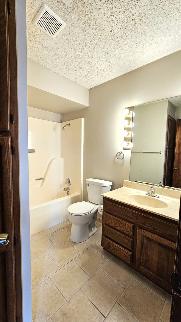 Building Photo - 2 Bedroom, 2 Bathroom with a Prime Location!