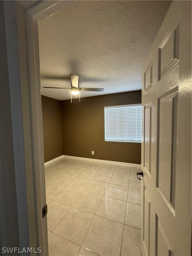 Building Photo - 4603 Bayshore Dr