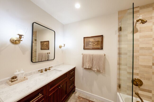 Building Photo - Beautiful Tarzana Rental!