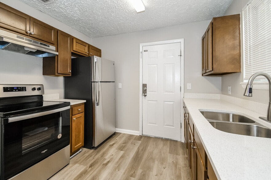 Building Photo - 2240 Grand St