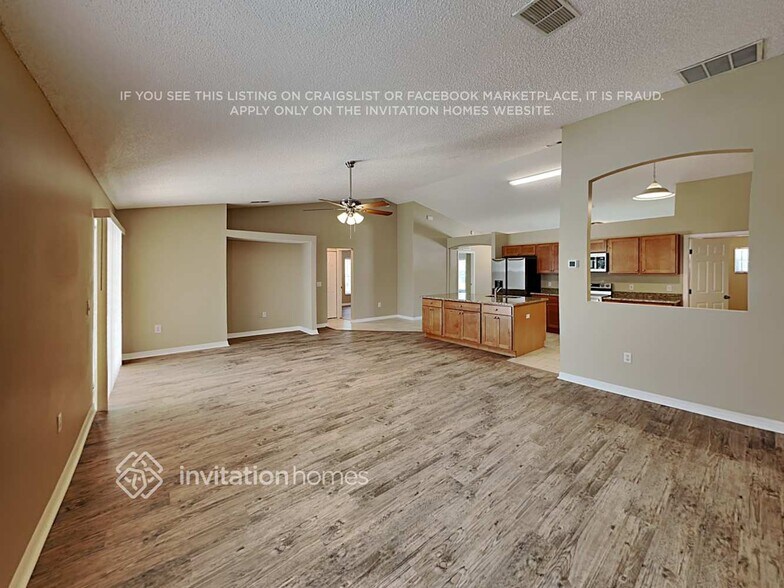 Building Photo - 2029 Needle Palm Dr
