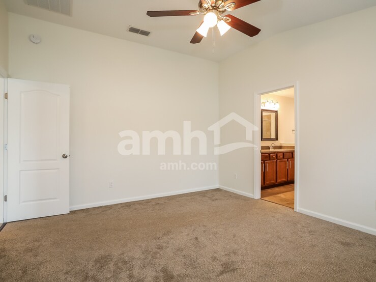 Building Photo - 636 Glendale Ln