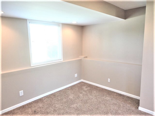 Building Photo - 1801 Winger Dr