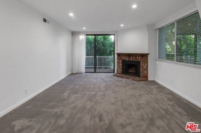 Building Photo - 14315 Riverside Dr