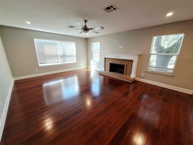 Building Photo - 8513 Portage Cove