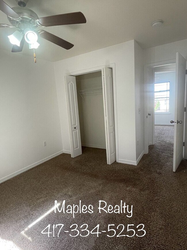 Building Photo - 3 Bedroom, 2 Bath Home for RENT in Hollister, MO