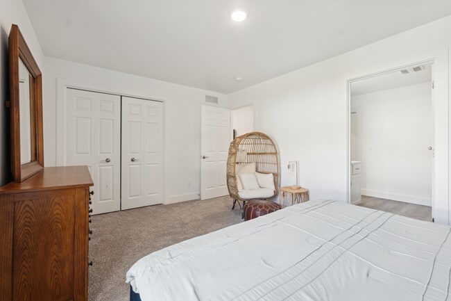 Building Photo - 504 W Prospect St