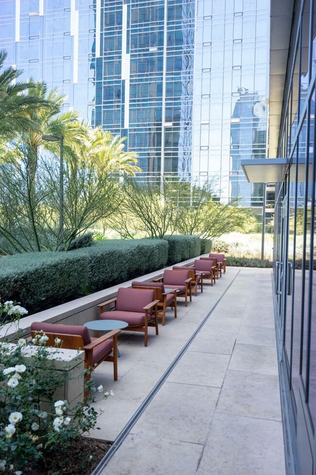 Building Photo - Spacious Studio Available Now!