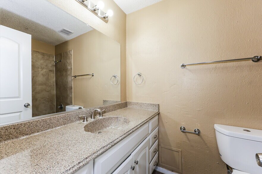 Building Photo - 1712 Choctaw Dr