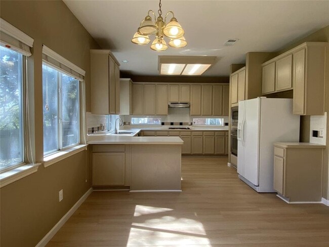 Building Photo - 5817 Miramonte Dr