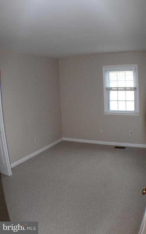 Building Photo - 5584 Queen Victoria Ct
