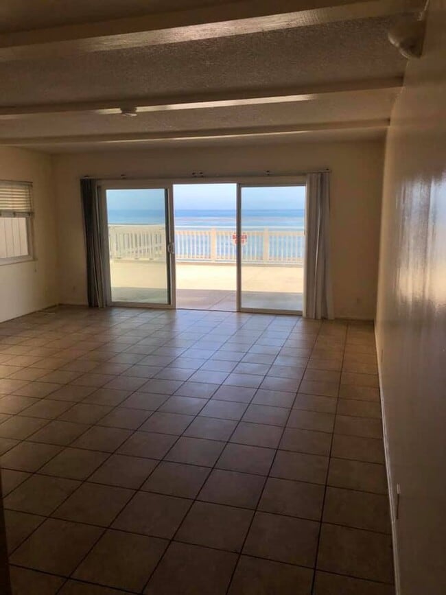 Building Photo - 6525 Del Playa Dr