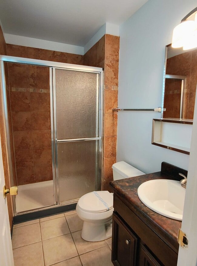 Building Photo - Great 5 Bed 3 Bath Rambler Home in Sandy