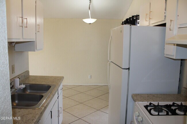 Building Photo - 5947 Deer Ave