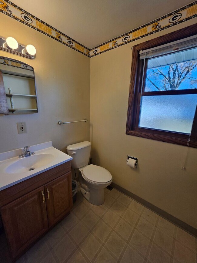 Building Photo - 1798 Chateau Dr