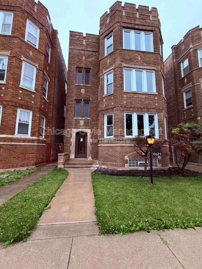 Building Photo - 10625 S Calumet Ave