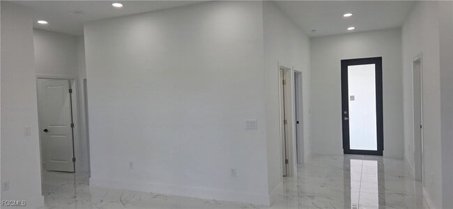 Building Photo - 2013 NE 15th Pl